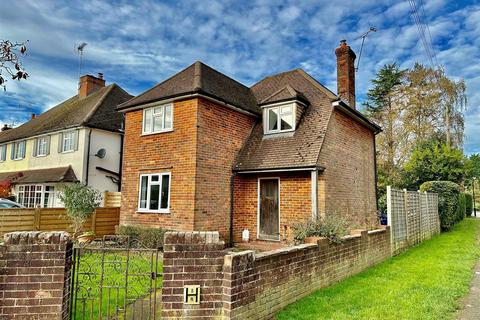 3 bedroom detached house for sale, Coleson Hill Road, Wrecclesham, Farnham