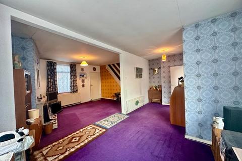 4 bedroom end of terrace house for sale, Baker Street, Semilong, Northampton NN2