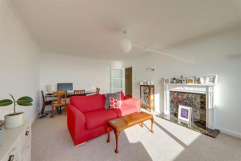 2 bedroom flat for sale, Francome House, Brighton Road, Lancing, BN15