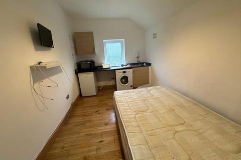 Studio to rent, Birmingham B24