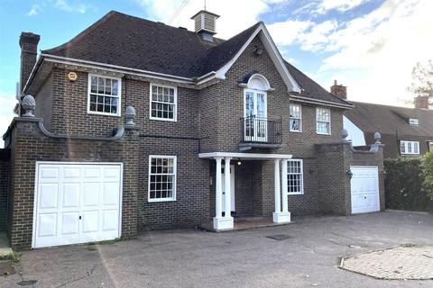 5 bedroom detached house to rent, Alderton Hill, Loughton