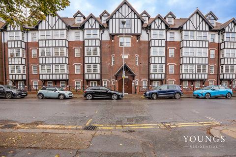 2 bedroom flat for sale, Leigh Road, Leigh-On-Sea, SS9