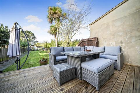 10 Westcroft Gardens, Morden, SM4 4DL