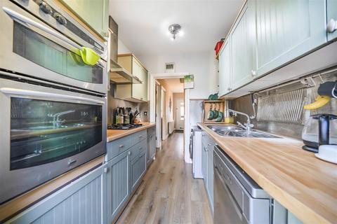 10 Westcroft Gardens, Morden, SM4 4DL