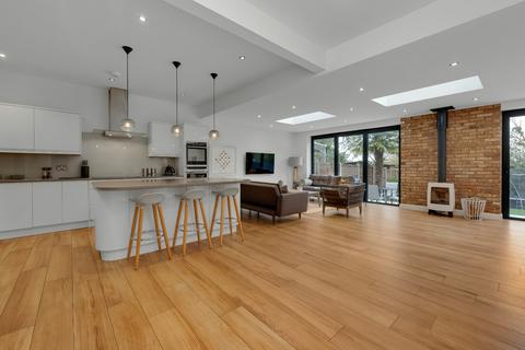 63 Surbiton Hill Park, Surbiton, KT5 8EH