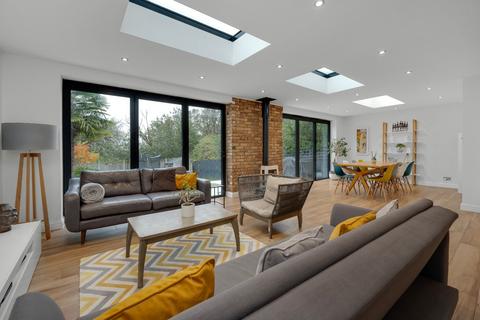 63 Surbiton Hill Park, Surbiton, KT5 8EH