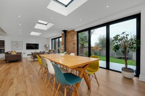 63 Surbiton Hill Park, Surbiton, KT5 8EH