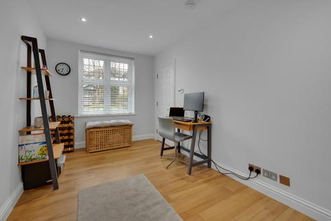 63 Surbiton Hill Park, Surbiton, KT5 8EH