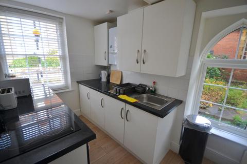 2 bedroom flat to rent, St. Davids Hill, Exeter, EX4 4DA