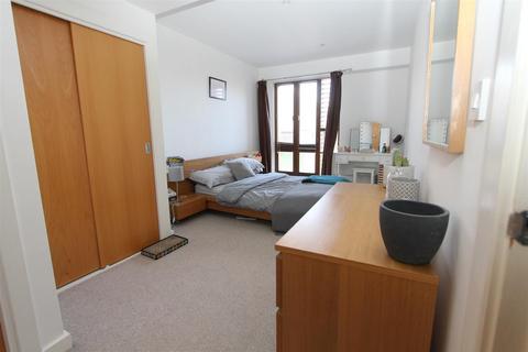 2 bedroom flat to rent, Dock Street, Leeds