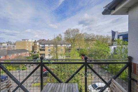 2 bedroom flat to rent, Stoneyard Lane, Docklands, London, E14