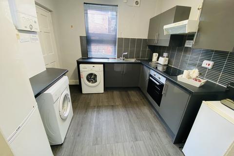 5 bedroom terraced house to rent, Clough Road, Sheffield S1