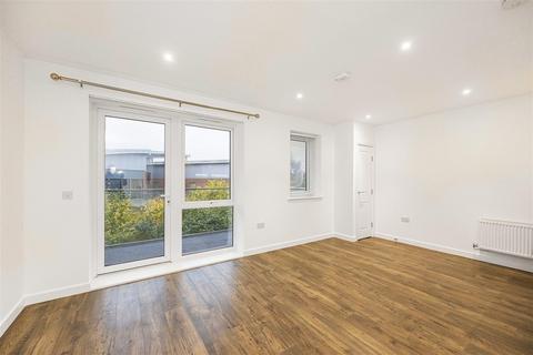 3 bedroom flat for sale, Brennan House, London E10