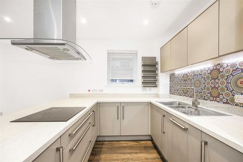 3 bedroom flat for sale, Brennan House, London E10