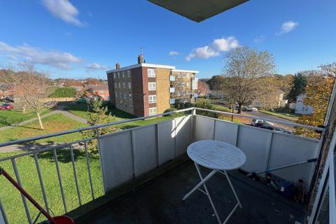 2 bedroom flat to rent, Burke Drive, Hampshire SO19