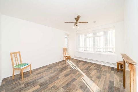 3 bedroom flat to rent, Beech Avenue, London W3