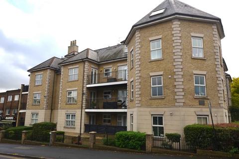 2 bedroom apartment to rent, Manor Road, Chigwell, IG7