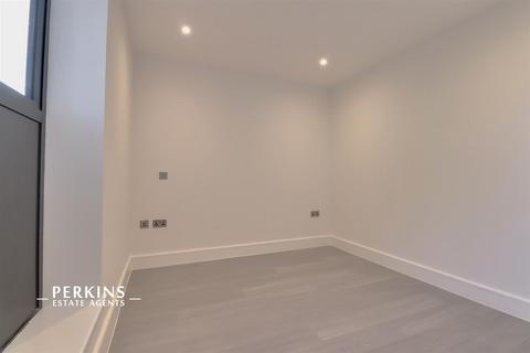 3 bedroom flat to rent, Northolt, UB5