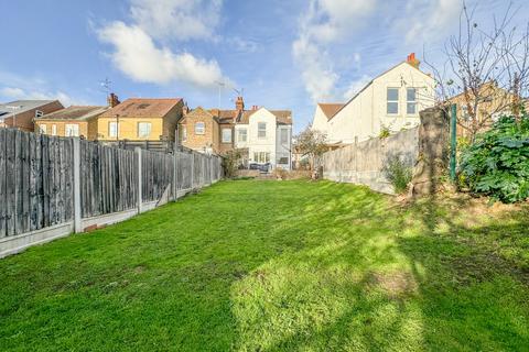 4 bedroom semi-detached house for sale, Boscombe Road, Southend-on-Sea