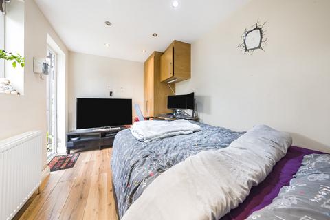 1 bedroom in a house share to rent, Frankswood Avenue, West Drayton UB7