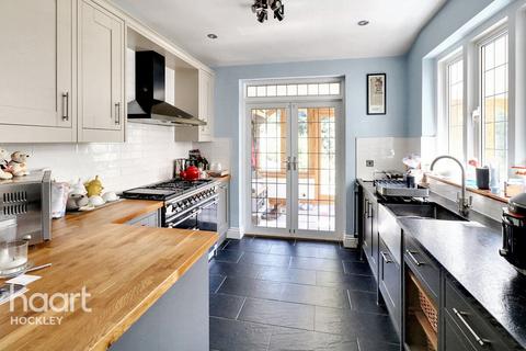 4 bedroom semi-detached house for sale, St Andrews Road, Rochford