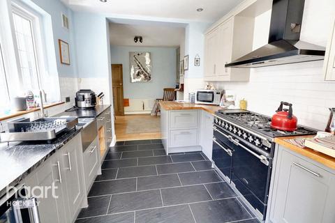 4 bedroom semi-detached house for sale, St Andrews Road, Rochford