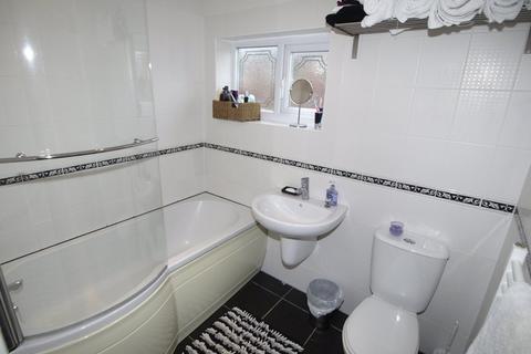 3 bedroom semi-detached house to rent, South Road, Dodworth