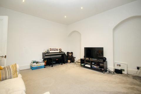 2 bedroom apartment for sale, Clarendon Road, London