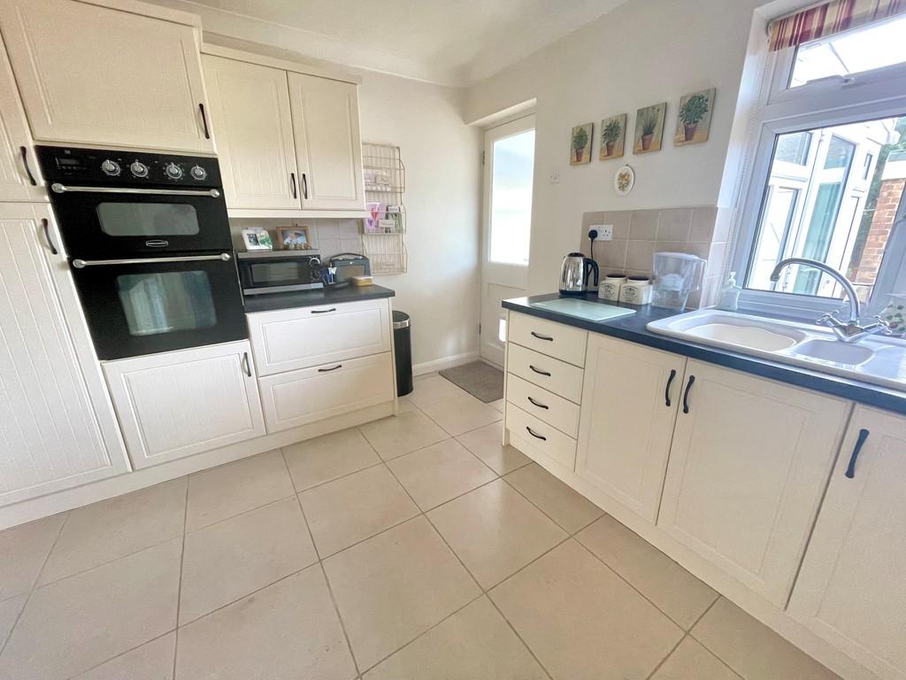 2 Frobisher Way Kitchen NEW