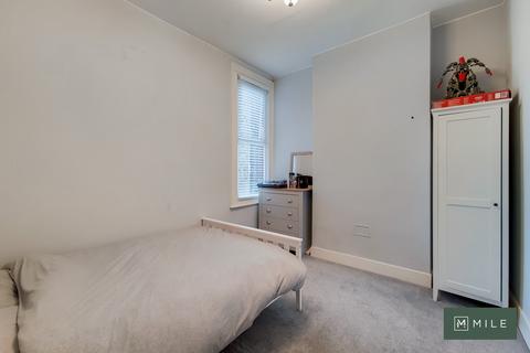 2 bedroom ground floor flat to rent, Lushington Road, London NW10