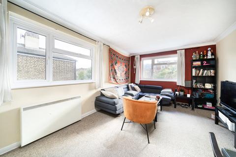 3 bedroom apartment to rent, Hampden Road, London N8