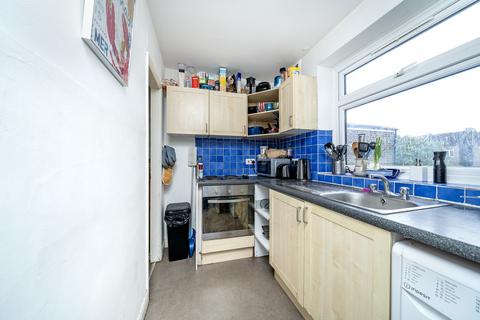 3 bedroom apartment to rent, Hampden Road, London N8