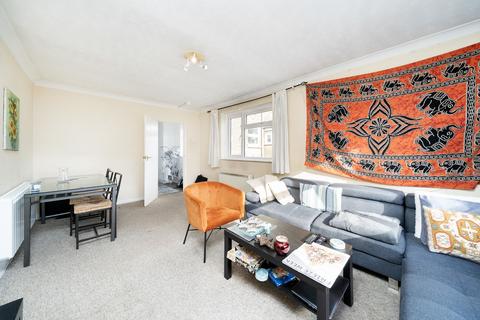 3 bedroom apartment to rent, Hampden Road, London N8