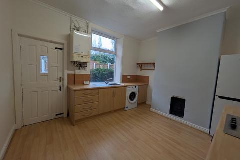 2 bedroom terraced house to rent, Bramhall Lane, Davenport, Stockport