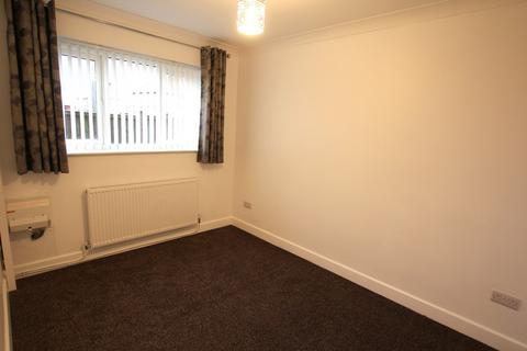 4 bedroom semi-detached house to rent, Chester Road, Whitby, Ellesmere Port