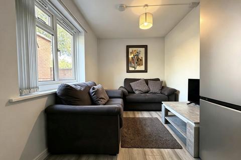 3 bedroom maisonette to rent, Margaret Road, Exeter EX4