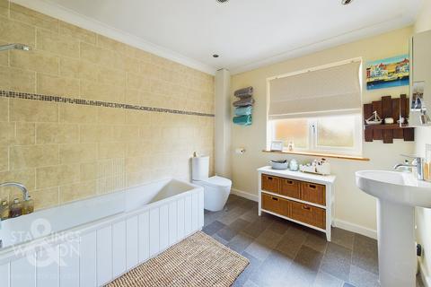 3 bedroom detached house for sale, The Street, Poringland, Norwich