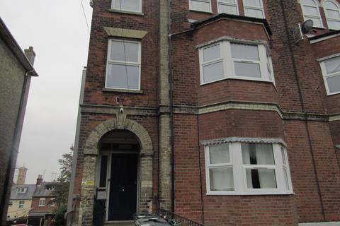 2 bedroom flat to rent, Cliff Road, Harwich CO12