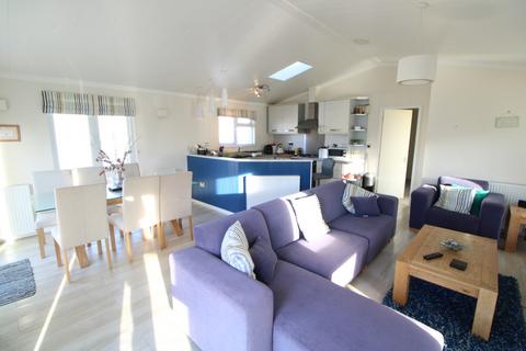 3 bedroom chalet for sale, Frinton Road, Thorpe-le-soken