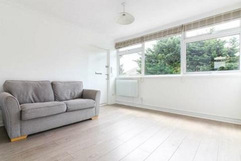 2 bedroom flat to rent, Cavendish Avenue, Woodford Green IG8