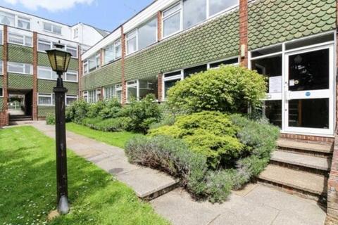 2 bedroom flat to rent, Cavendish Avenue, Woodford Green IG8