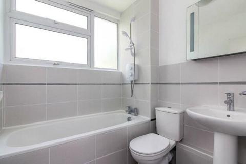 2 bedroom flat to rent, Cavendish Avenue, Woodford Green IG8