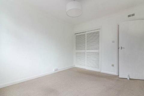 2 bedroom flat to rent, Cavendish Avenue, Woodford Green IG8