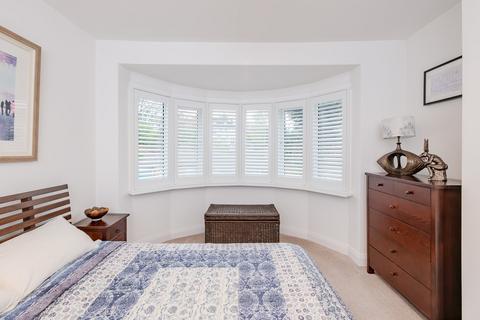 11 The Vale, Coulsdon, CR5 2AU