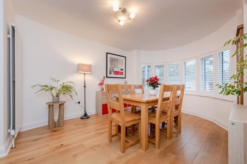11 The Vale, Coulsdon, CR5 2AU