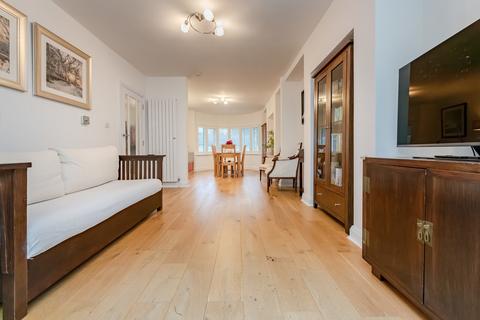 11 The Vale, Coulsdon, CR5 2AU