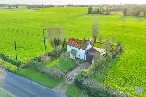 3 bedroom detached house for sale, The Moor, Banham