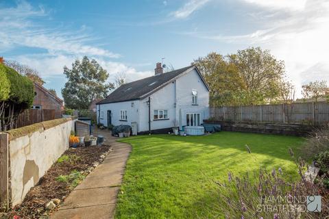 3 bedroom detached house for sale, Newmarket Road, Cringleford