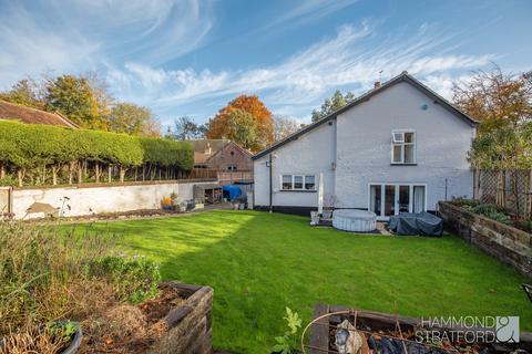 3 bedroom detached house for sale, Newmarket Road, Cringleford