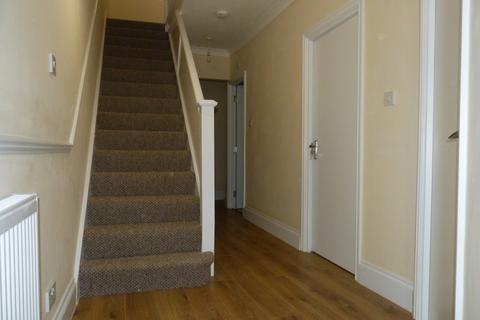 4 bedroom flat to rent, High Road, Wembley, Middlesex